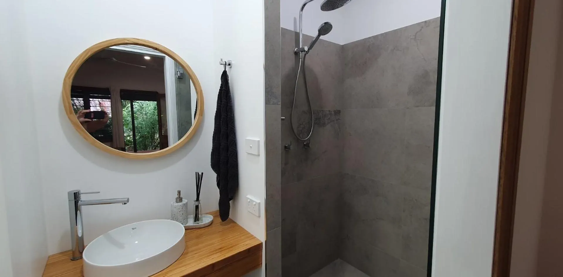 Paperbark Retreat Bed & Breakfast Cooktown Australia